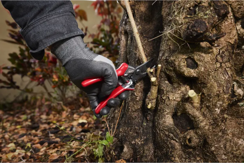 Zahradní nůžky Milwaukee 20 mm